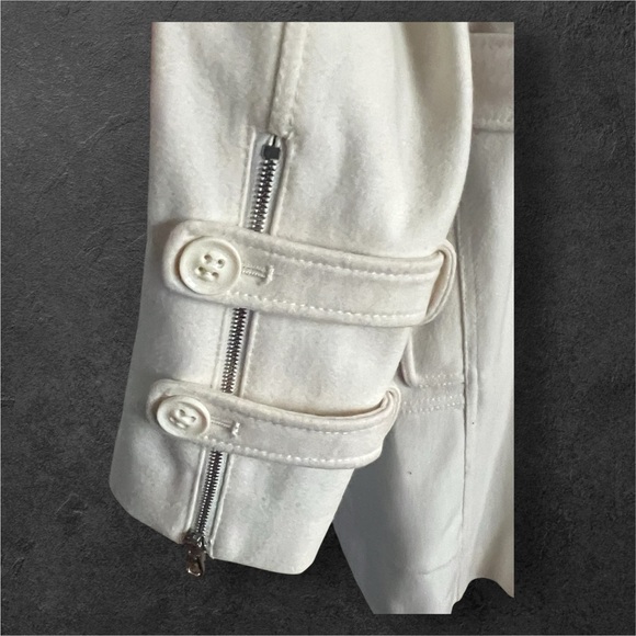 Guess Wool Blend White Diagonal zipper front belted Coat. Size Large. - Picture 6 of 13